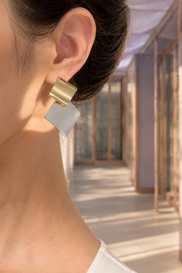 Kin Gleam Earring