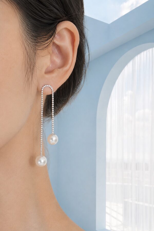 Mabel Gleam Earring